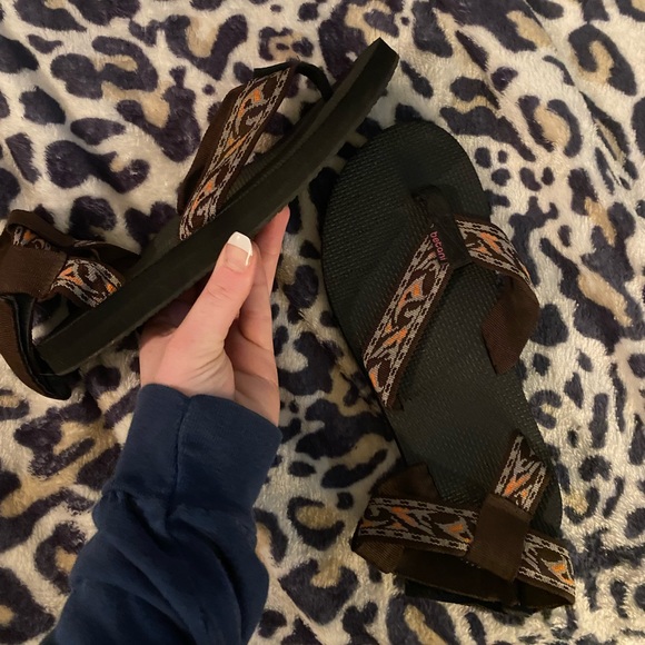 Sandals - Picture 2 of 2